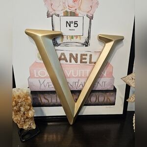 Gold Decorative Resin Letter V